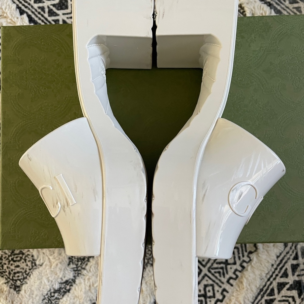 GUCCI rubber slide sandal